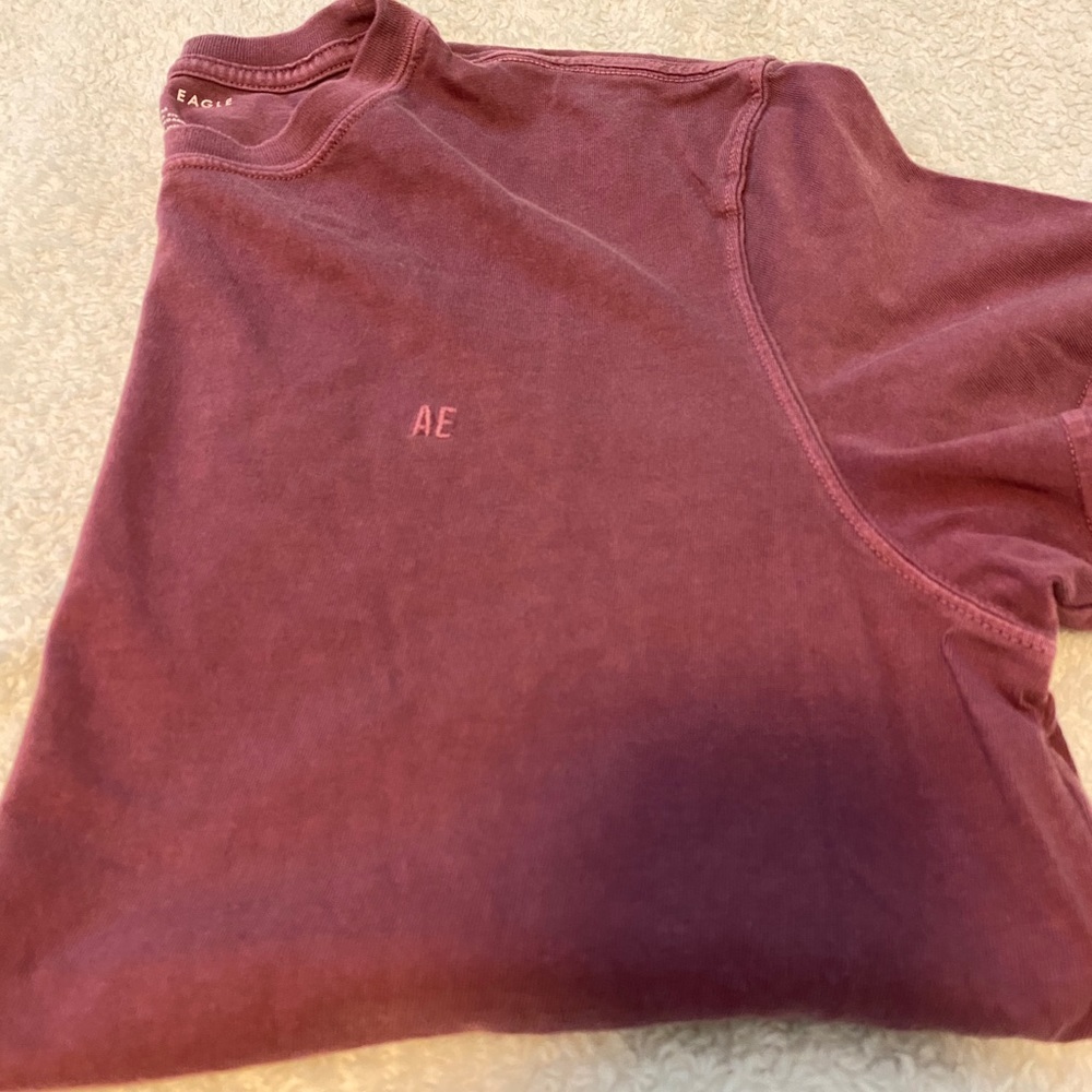 maroon american eagle large men tshirt